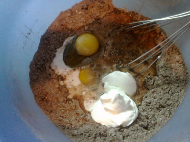 Šťavnatá bábovka zo špaldovej múky a semoliny so slivkami a tvarohom (fotorecept) - obrázok 4