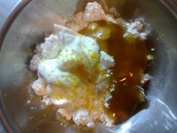 Šťavnatá bábovka zo špaldovej múky a semoliny so slivkami a tvarohom (fotorecept) - obrázok 9