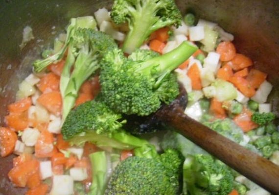 Kuracie kúsky so zeleninou v jemnej zeleninovo-smotanovej omáčke (fotorecept) - obrázok 7