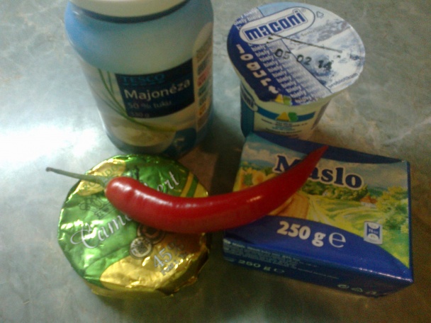 Pikantná camembertová nátierka s chilli a jogurtom (fotorecept) - obrázok 1
