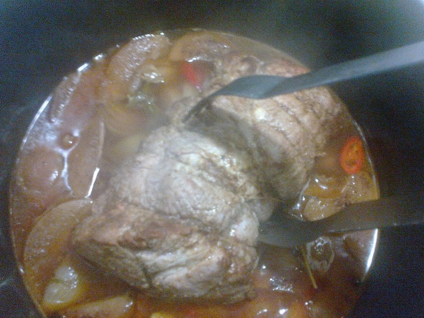 Dusená krkovička na cibuli, jablkách, chilli a rozmaríne (fotorecept) - obrázok 12