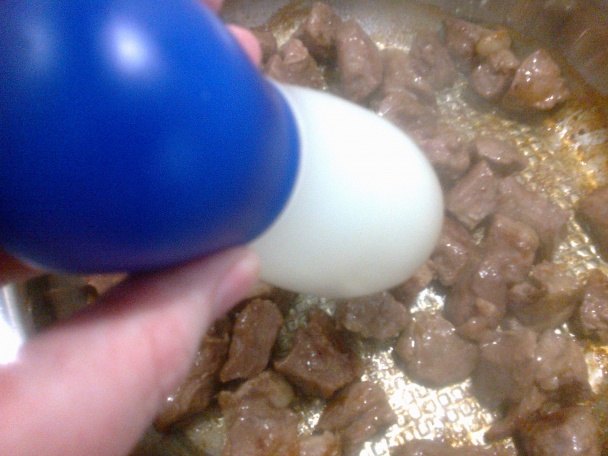 Voňavá krkovička so zemiakmi z jednej panvice (fotorecept) - obrázok 7