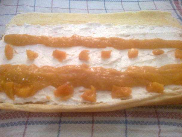 Šťavnatá mascarpone-marhuľová roláda (fotorecept) - obrázok 17