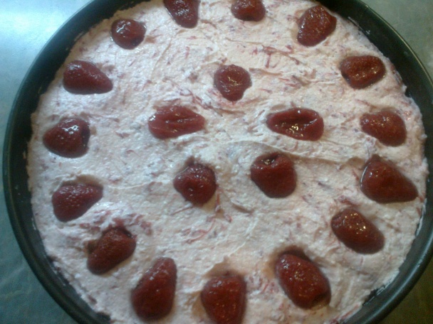 Tvarohovo-jahodová torta s čokoládovou smotanou (fotorecept) - obrázok 7