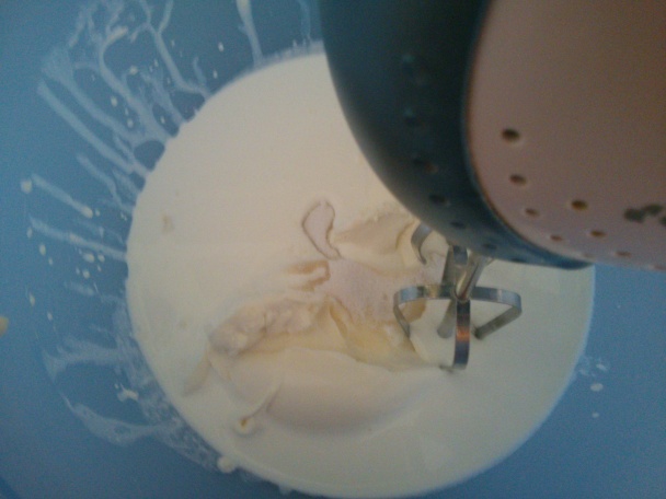 Jahodová torta s mascarpone-banánovým krémom (fotorecept) - obrázok 5