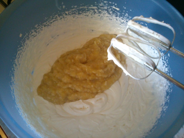 Jahodová torta s mascarpone-banánovým krémom (fotorecept) - obrázok 7