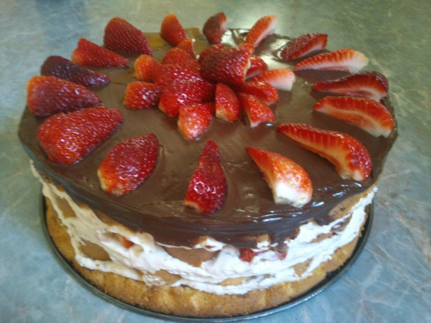 Jahodová torta s mascarpone-banánovým krémom (fotorecept) - obrázok 16