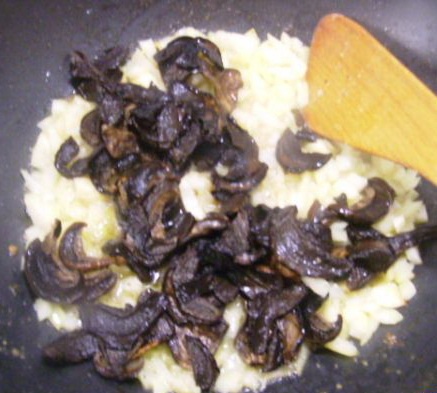Smotanovo-hubové cestoviny s kuracím mäsom (fotorecept) - obrázok 7