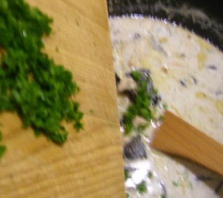 Smotanovo-hubové cestoviny s kuracím mäsom (fotorecept) - obrázok 15