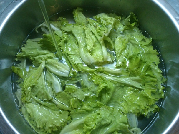 Šalátovka s novými zemiakmi a stratenými vajíčkami (fotorecept) - obrázok 1