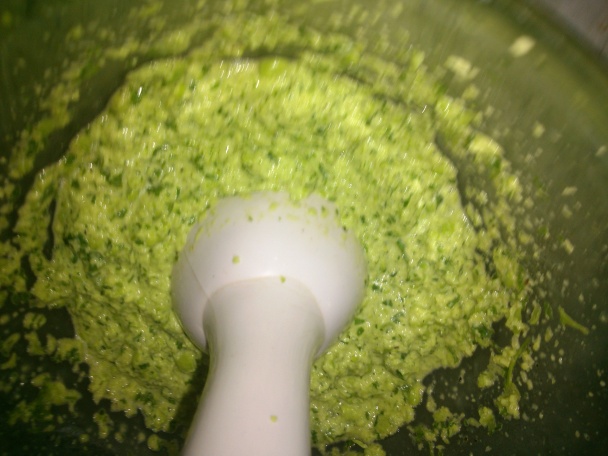 Jarná polievka s hráškovo-krupicovými haluškami (fotorecept) - obrázok 4