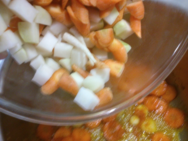 Jarná polievka s hráškovo-krupicovými haluškami (fotorecept) - obrázok 8