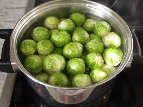 Zapečený ružičkový kel s chrumkavou zemiakovou krustou (fotorecept)  - obrázok 1