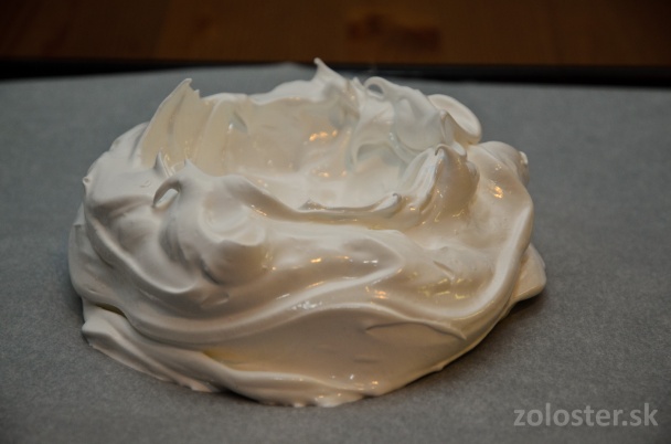 Pavlova torta zo záhradky - obrázok 1