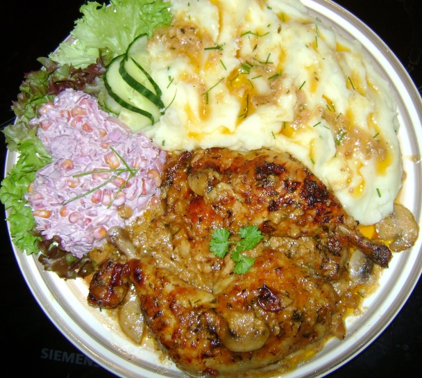 Kuracie stehná so šampiňónovou omáčkou - obrázok 1