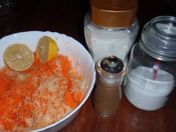 Mrkvovo - zelerový šalát s mandarinkami - obrázok 1