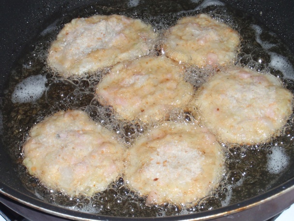 Kelové fašírky so salámou a ovsenými vločkami - obrázok 4