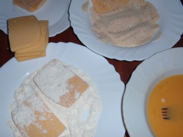 Vyprážaný syr obalený v 2 x trojobale - obrázok 1