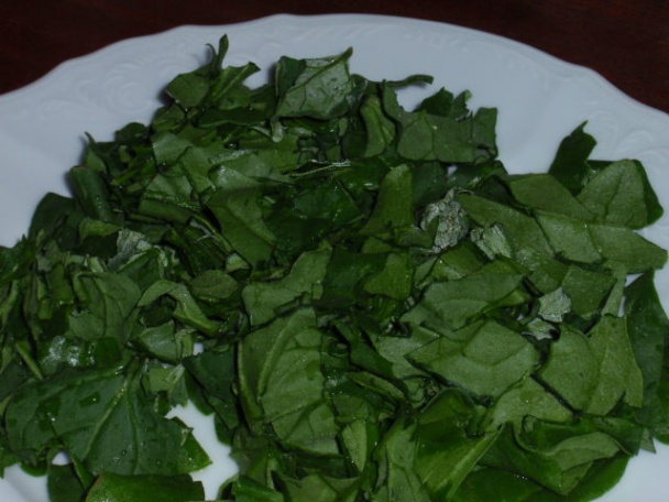 Cviklové halušky so syrovou omáčkou so špenátom - obrázok 5