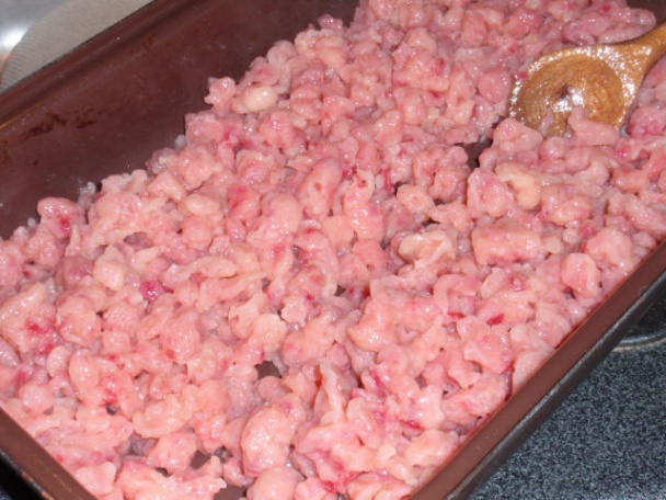 Cviklové halušky so syrovou omáčkou so špenátom - obrázok 8