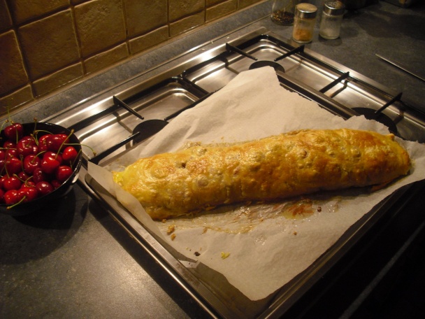 Čerešňovo-orechová šťavnatá štrúdľa - obrázok 3