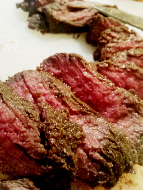 Steak z daniela s opekanými zemiakmi a cibuľovou omáčkou (fotorecept) - obrázok 8