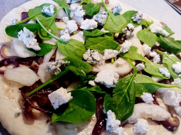 Hrušková pizza so syrom s modrou plesňou (fotorecept) - obrázok 4