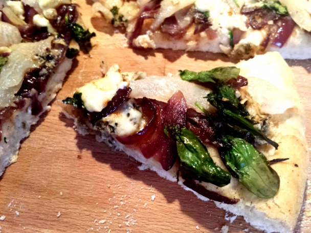 Hrušková pizza so syrom s modrou plesňou (fotorecept) - obrázok 5