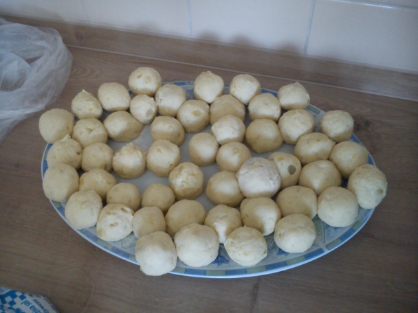 Čerešňové guľky zo zemiakového cesta - obrázok 3