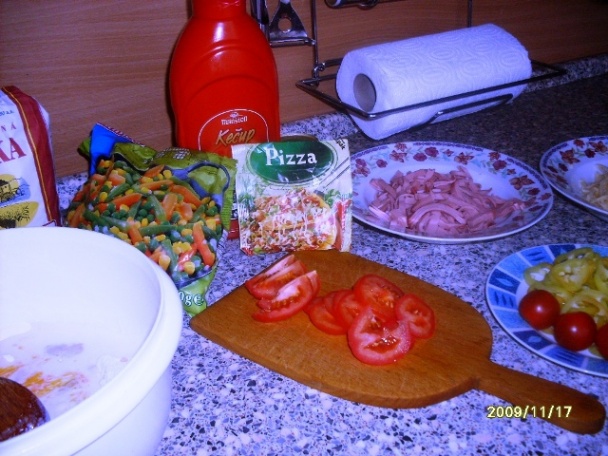Pizza, zo všetkého trochu (fotorecept) - obrázok 1