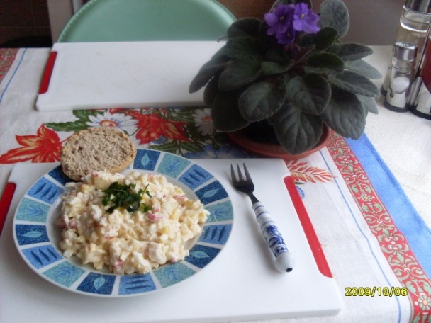 Šalát z krabých tyčiniek (fotorecept) - obrázok 3