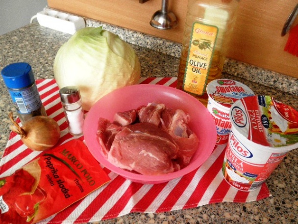 Segedínsky guláš zo sladkej kapusty - obrázok 1