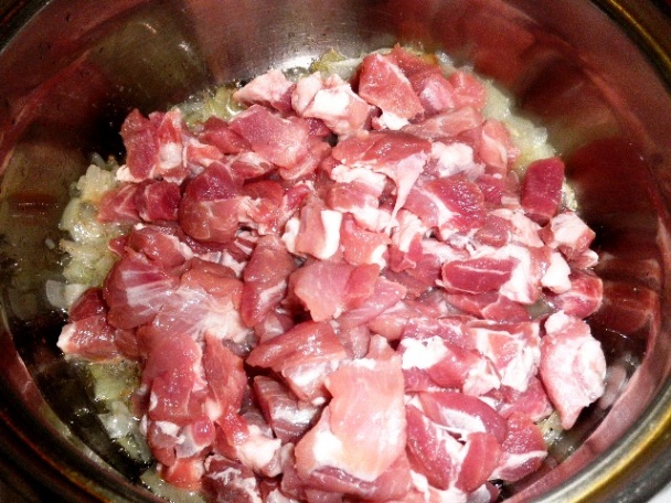 Segedínsky guláš zo sladkej kapusty - obrázok 5