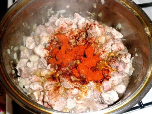 Segedínsky guláš zo sladkej kapusty - obrázok 6