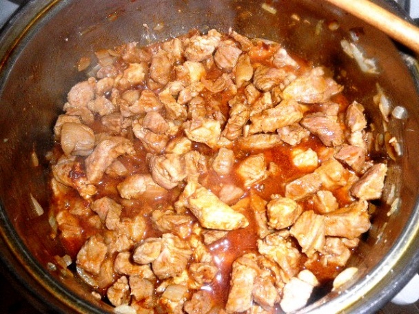 Segedínsky guláš zo sladkej kapusty - obrázok 7