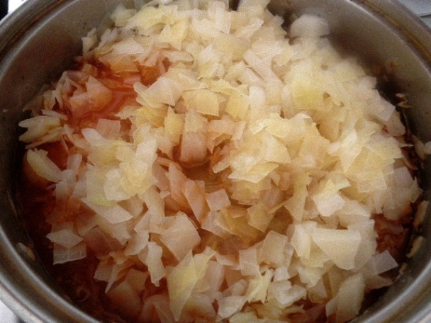 Segedínsky guláš zo sladkej kapusty - obrázok 10