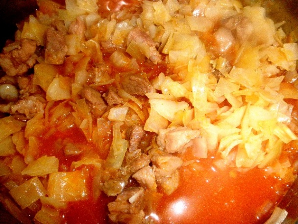 Segedínsky guláš zo sladkej kapusty - obrázok 11