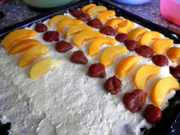 Koláč z piškót, ovocia a tvarohu (fotorecept)  - obrázok 5