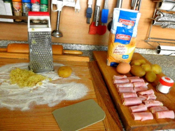 Zemiakové rolky plnené šunkou a syrom (fotorecept) - obrázok 5