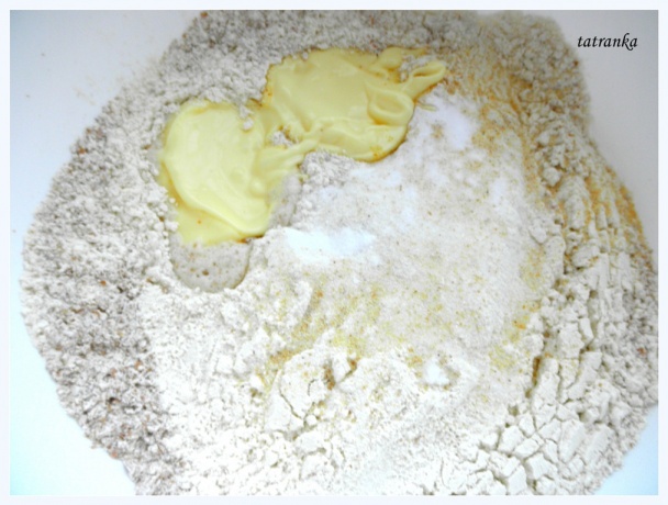 Cesnakovo-oškvarkové strapaté pečivo (fotorecept) - obrázok 2