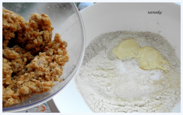 Cesnakovo-oškvarkové strapaté pečivo (fotorecept) - obrázok 3