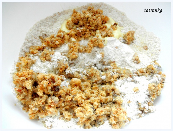 Cesnakovo-oškvarkové strapaté pečivo (fotorecept) - obrázok 4