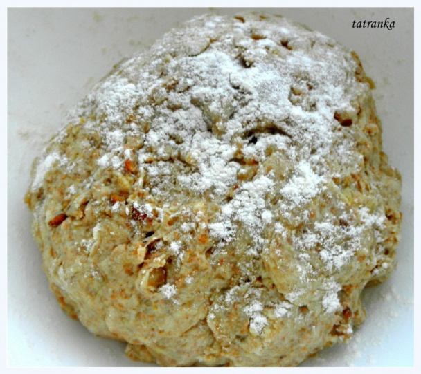 Cesnakovo-oškvarkové strapaté pečivo (fotorecept) - obrázok 7