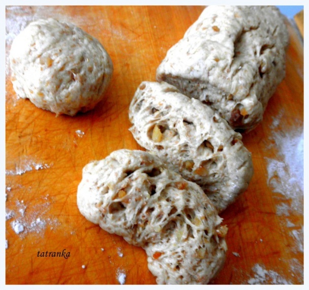 Cesnakovo-oškvarkové strapaté pečivo (fotorecept) - obrázok 9