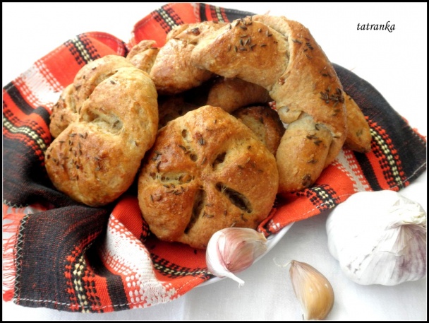Cesnakovo-oškvarkové strapaté pečivo (fotorecept) - obrázok 15