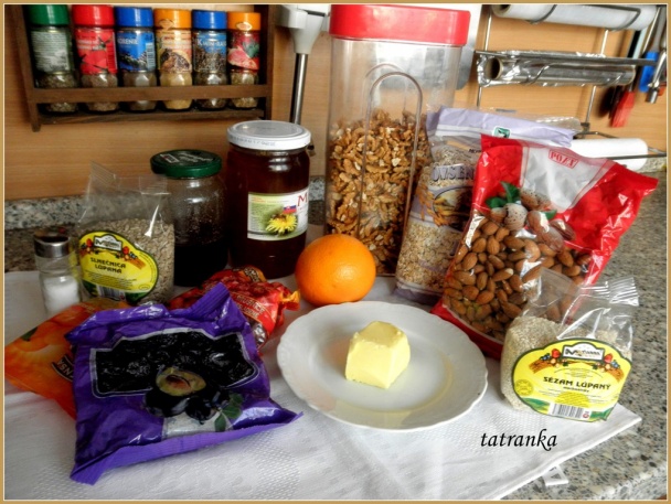 Tyčinky zo sušeného ovocia a orechov (fotorecept) - obrázok 1