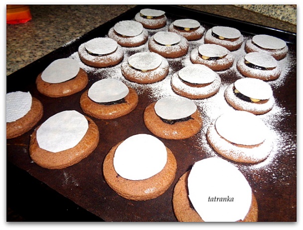 Medovníky s mandľami a so slivkovým lekvárom - obrázok 4