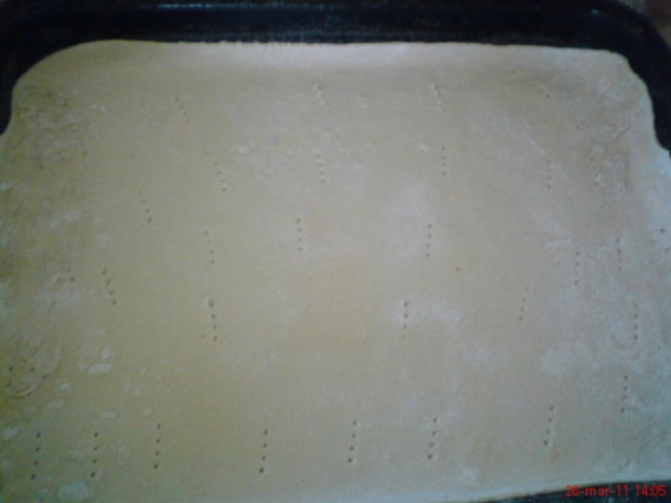 Pudingovo-piškótový koláč na lístkovom ceste (fotorecept) - obrázok 1