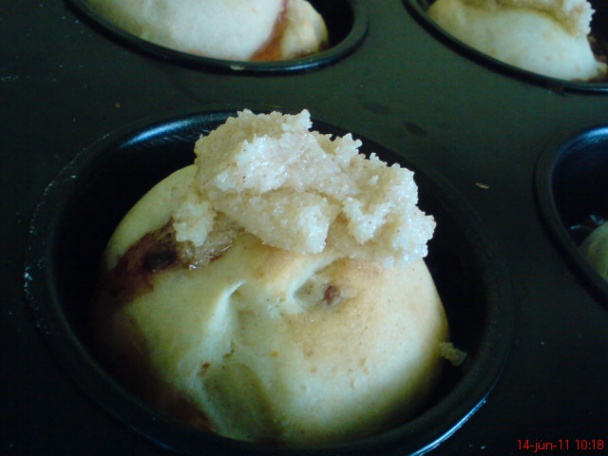 Koláčiky- muffiny s jahodami a čokoládou (fotorecept) - obrázok 4