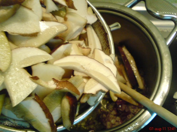 Dusené rezne s hríbovou omáčkou (fotorecept) - obrázok 2